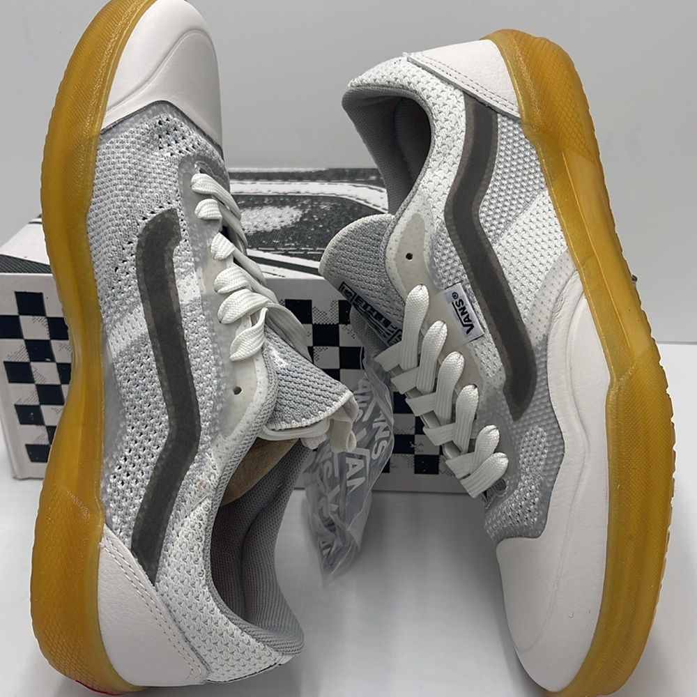 Vans Men’s Ave Knit. White/Gum
VN0005UW9DH
Sneakers - Picture 11 of 16